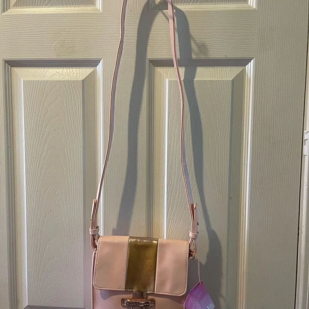 Juicy Couture pink and gold synthetic leather crossbody bag.